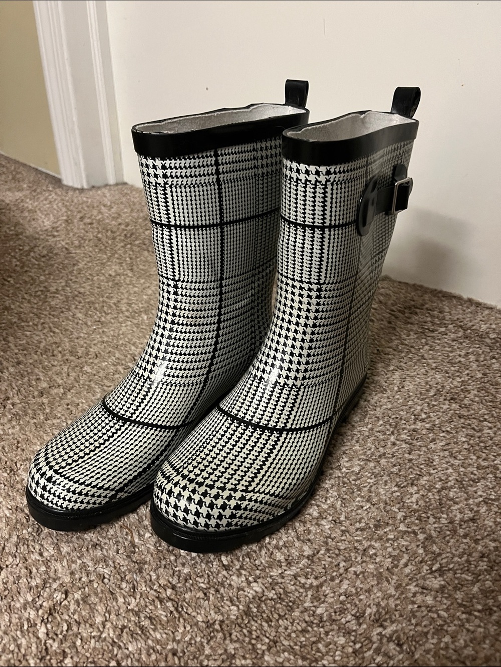 Source Unknown Black and White Houndstooth Plaid Rain Boots